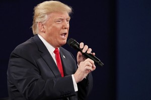 مايك بنس يعرب عن دعمه لترامب بعد المناظرة الثانية