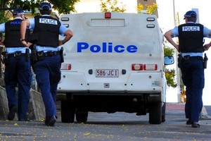 أشخاص يعتدون على لاجئ صومالي في مركز احتجاز تديره استراليا بجزيرة مانوس