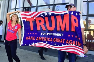 تظاهرة لانصار ترامب أمام 'سي ان ان' احتجاجاً على التغطية الاعلامية