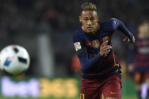 4 أندية حاولت خطف نيمار من برشلونة في الميركاتو الصيفي