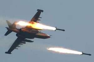 مسئول بالمعارضة والمرصد : طائرات حربية روسية تستأنف القصف الجوي العنيف لشرق حلب