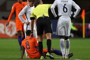 الهولندي فينالدوم يثير القلق في ليفربول قبل مواجهة يونايتد