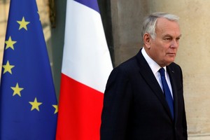 آيرولت: بوتين ألغى زيارة باريس لتجنب الإحراج ببحث وضع سورية