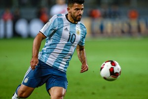 أغويرو ينتقد نفسه ويحملها مسئولية هزيمة الأرجنتين أمام باراغواي