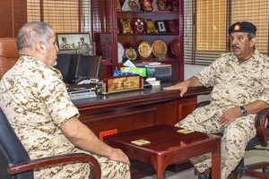 القائد العام يتفقد عدداً من أسلحة ووحدات قوة الدفاع      