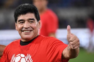 مارادونا: ميسي ليس أفضل من رونالدو... ونيمار نجم المستقبل