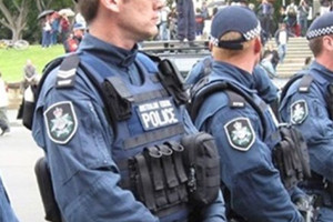 اتهام أستراليين اثنين بجرائم تتعلق بالإرهاب لحيازتهما سكاكين