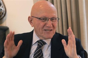 رئيس الوزراء اللبناني يدعو القوى السياسية إلى الابتعاد عن المصالح الحزبية أو الطائفية