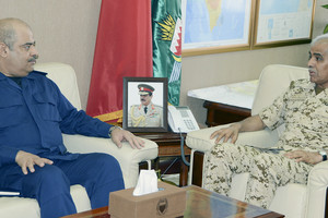 رئيس هيئة الأركان يستعرض مع رئيس الأمن العام علاقات التعاون والتنسيق المشترك  