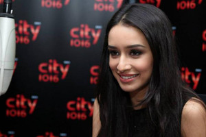 الفنانة الهندية شرادها كابور ضيفة عرس عربي في دبي