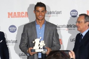 بالفيديو 'مترجم'... كريستيانو يحصد جائزة أفضل لاعب بدوري أبطال أوروبا