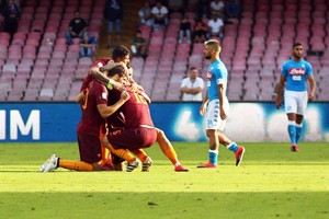 بالفيديو... روما يفوز على نابولي وينتزع المركز الثاني في الدوري الإيطالي