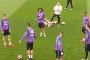 بالفيديو... رونالدو ينفجر غضباً في التدريبات بعد تلقيه 'كوبري' دانيلو