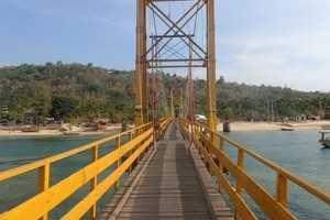 مقتل تسعة في انهيار جسر قرب بالي في إندونيسيا