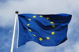 استطلاع: عدد أكبر من البريطانيين يعطي التجارة مع الاتحاد الأوروبي أولوية على فرض قيود على الهجرة