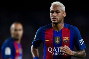 نيمار يمدد عقده مع برشلونة حتى 2021