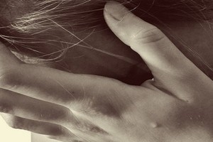 معاناة النساء من العزلة أشد منها عند الرجال