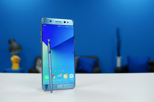 بعض عشّاق 'سامسونغ' يرفضون إعادة هواتف 'Note 7'
