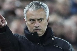 ديلى ميل: مورينهو 'ركن الأتوبيس' أمام هجوم ليفربول ليخرج بالتعادل