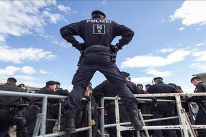 1600 شرطي لتأمين موقعة ريال مدريد وليغا وارسو