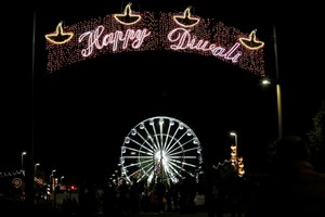 بالفيديو والصور... عيد ديوالي الهندوسي يتحول إلى احتفال ضخم في لندن