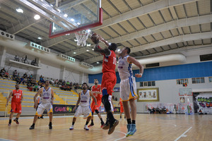 بالصور... فوز النويدرات على حساب سترة بختام الجولة الأولى لدوري السلة