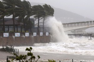 الفلبين تجلي آلاف المواطنين استعداد لمواجهة إعصار قوي