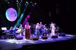 أكثر من 400 شخص يحضرون فعالية 'المجلس البريطاني' و'الثقافة'... في ألحان السدوري للفنانة لياز أحمد