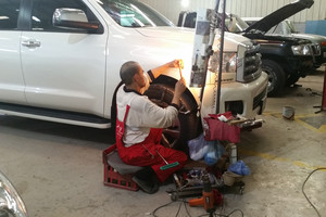 شركة بريطانية للسمكرة تلغي مئات الوظائف بسبب الاوضاع الاقتصادية غير المستقرة