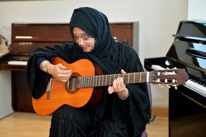 السعودية... موافقة ولي الأمر شرط قبول المرأة في دورات «الموسيقى»!