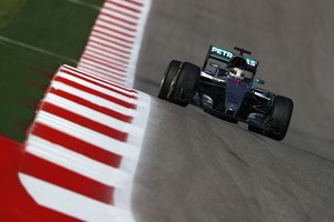 هاميلتون يتفوق في جولة التجارب الحرة الأولى لسباق أميركا للفورمولا1