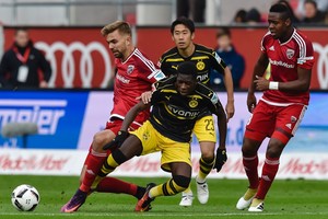 بالفيديو... دورتموند يواصل نزيف النقاط وهيرتا برلين يزاحم بايرن في صدارة البوندسليغا