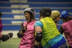 بالصور... رياضة رولر دربي متنفس للنساء الباحثات عن الشعور بالقوة في جنوب افريقيا