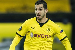 شبح الفشل يطارد مخيتاريان... وبوروسيا دورتموند يراقب