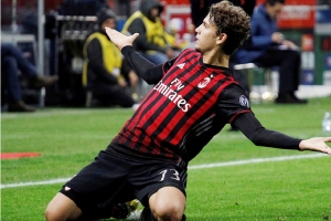 بالفيديو... قذيفة لوكاتيللي تقود ميلان لفك عقدة يوفنتوس بـ «الكالشيو»