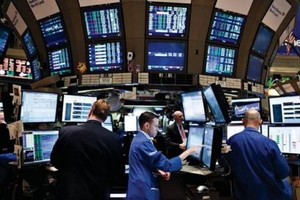 الأسهم الأوروبية ترتفع صباحاً بدعم أنشطة اندماج في أميركا