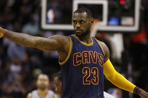 ليبرون جيمس يستعد لصناعة تاريخ جديد في دوري السلة الأميركي