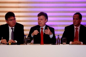 وزير كولومبي سابق سيرأس مفاوضات السلام مع حركة 'جيش التحرير الوطني'