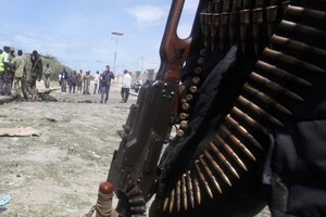 مسلحون من حركة الشباب يقتلون ضابطاً بالمخابرات في مقديشو