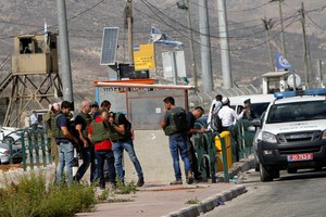 إصابة فلسطينيين اثنين في عملية دهس نفذها مستوطن في الضفة الغربية