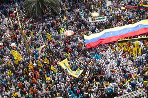 المعارضة الفنزويلية تنجح في حشد مئات الآلاف وتدعو إلى إضراب عام