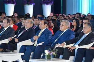 السيسي للإعلاميين: مستعد أجيب لكم الجرائد والقنوات علشان تشوفوا أنتم شايفين مصر إزاى وبتهدموها إزاي