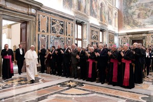 بابا الفاتيكان يؤكد على أهمية دور الزواج ومؤسسة الأسرة في رفاه العالم