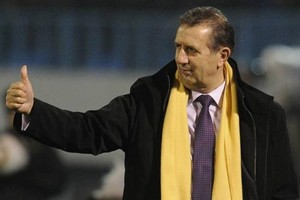 مهمة ليكنز مع منتخب الجزائر تمتد حتى 2019