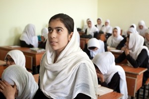 مسلحون يحرقون مدرسة للفتيات في شمال أفغانستان