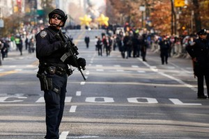 اتهام أميركيين بالتخطيط لتهريب أسلحة لإيران