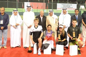 بالصور... نائب رئيس مجلس الوزراء يتوج أبطال بطولة البحرين الدولية الثامنة للناشئين