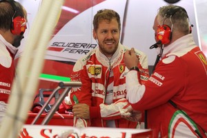 فيتيل يتفوق على هاميلتون في التجربة الحرة الثانية لسباق المكسيك