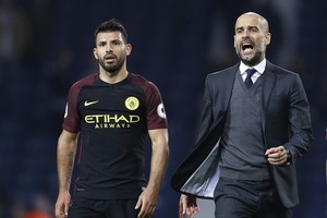 غوارديولا يشيد بـ'المميز' اغويرو