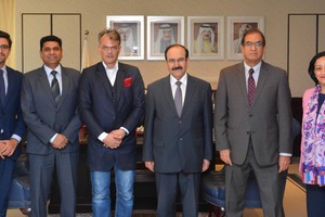 الوزير ميرزا يبحث مع شركة ألمانية رغبتهم في إنشاء مصنع للمصابيح الموفرة للطاقة في البحرين